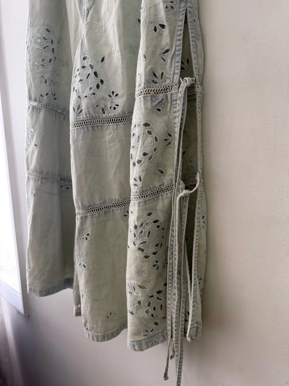 We The Free x Free People Day Break Eyelet Jeans NWT L - Picture 5 of 8